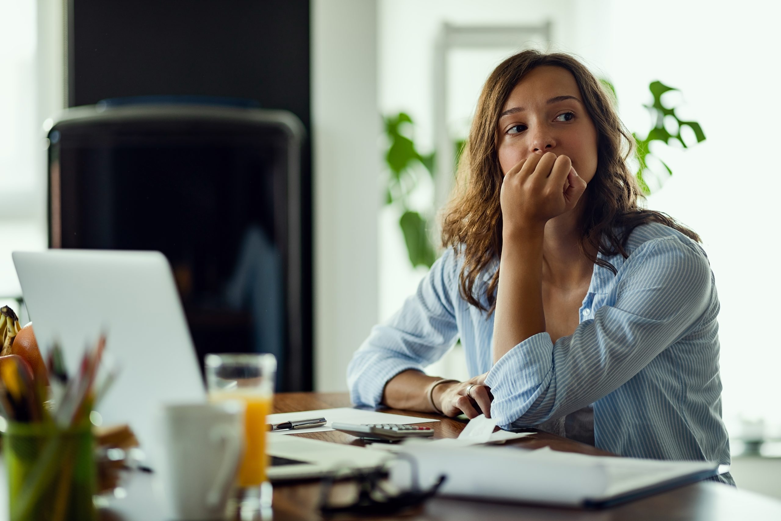 Por que crescer pode ser uma crise de identidade? 5 conflitos comuns da vida adulta